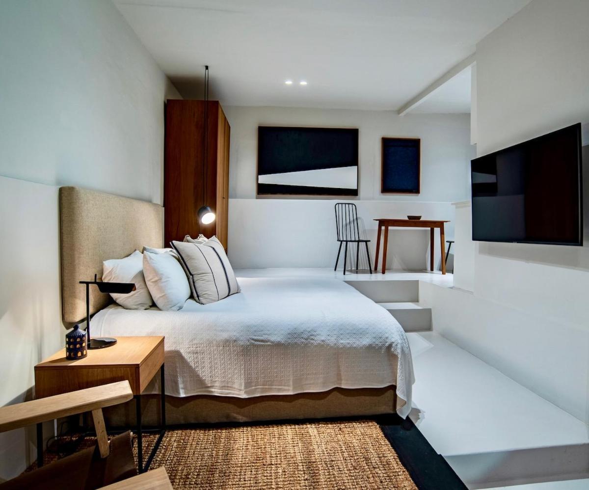 Bantry Bay Stylish Studio in Front Row Location