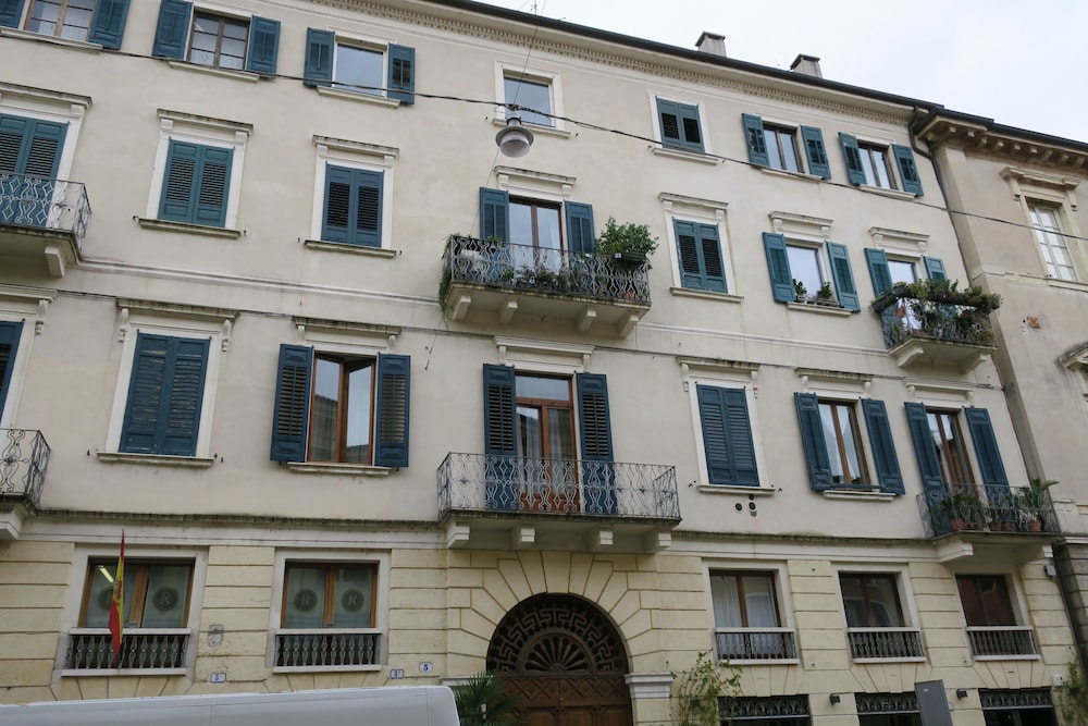 Verona Journeys — 4-Star Luxury Hotel in Verona, Italy