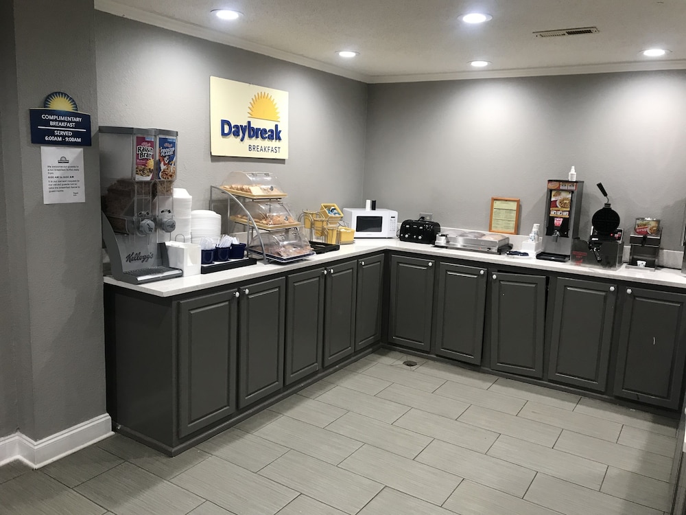 Days Inn & Suites By Wyndham Collierville Germantown Area - photo 27