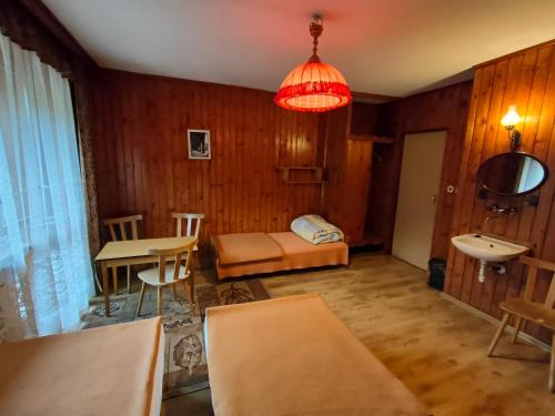 Chata Pod Kwiatkiem in Zawoja, Poland