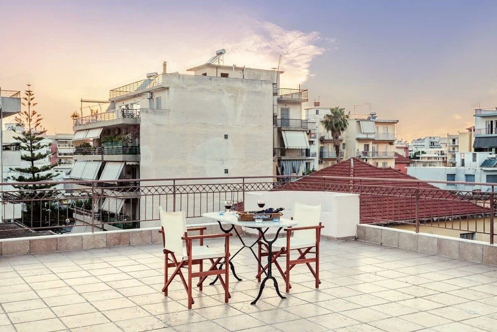 Spacious Urban Haven Family Home Perfect Location — 4-Star Luxury Hotel in Kalamata, Greece
