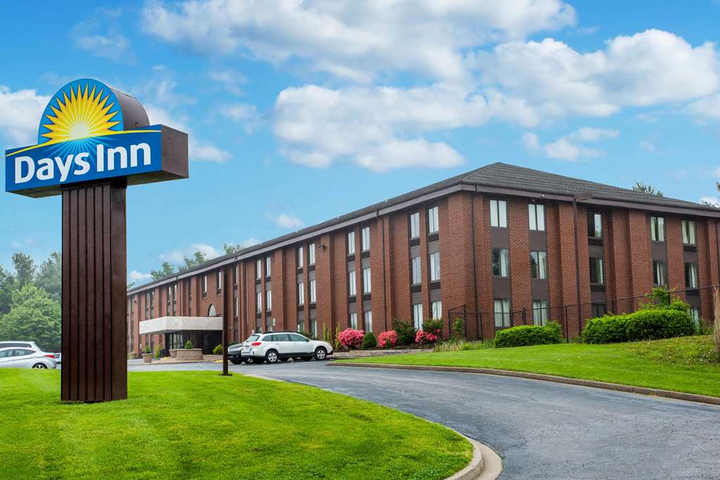 Days Inn by Wyndham Westminster - photo 2