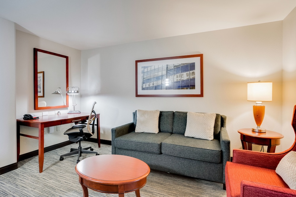 Hilton Garden Inn Milwaukee Airport - photo 22