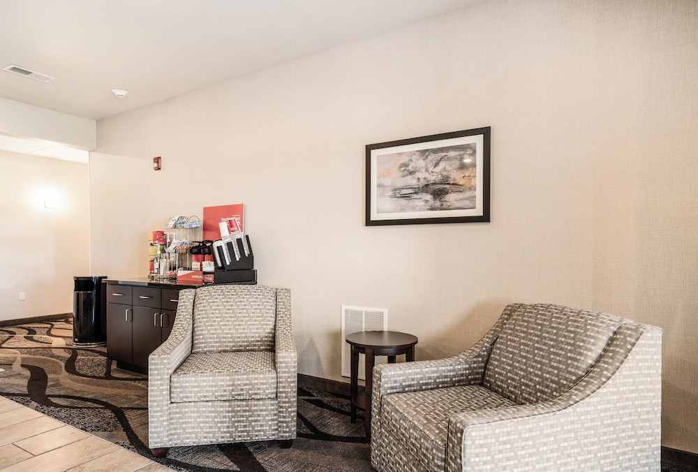 Cobblestone Hotel & Suites Newport - photo 5