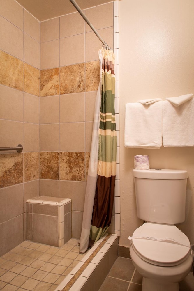 Sis Q Inn - photo 14