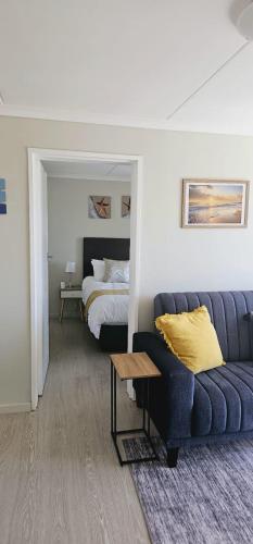Breezy Sunny Apartment