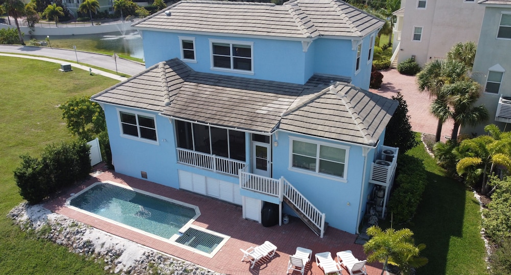 Lake Norma Luxury Living Coronas Azul in Siesta Key, United States