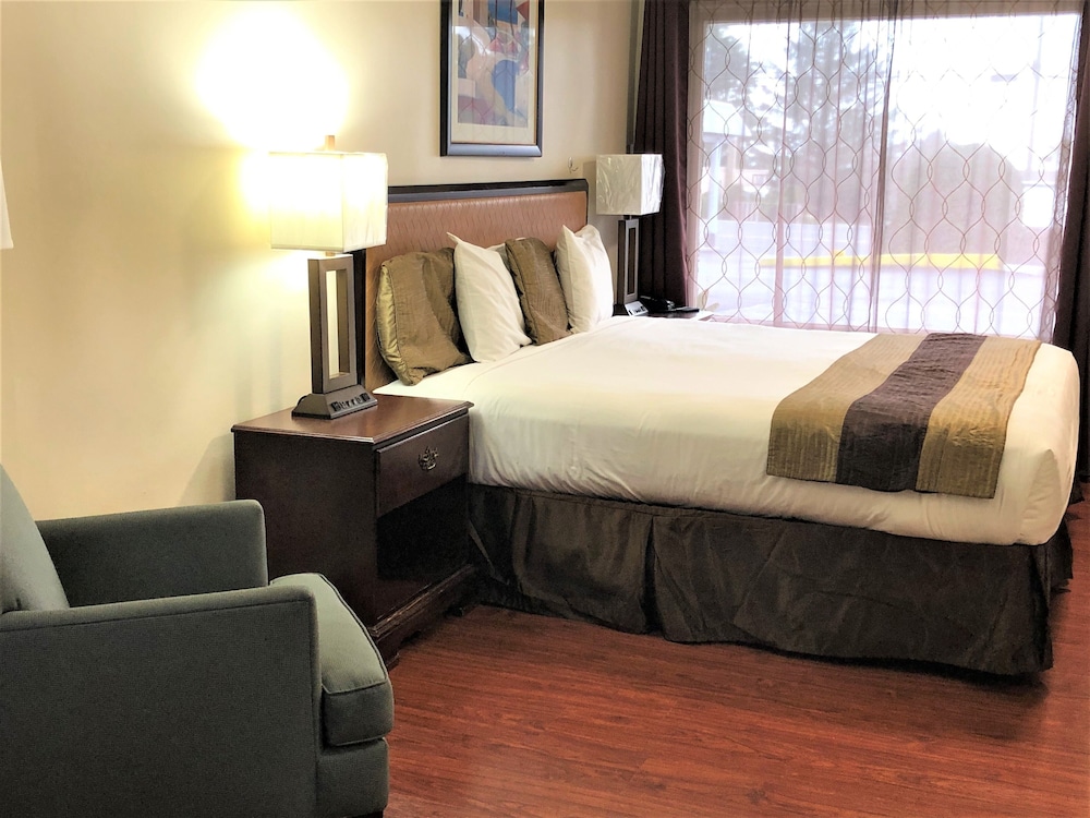 Blue Coast Inn and Suites - photo 15
