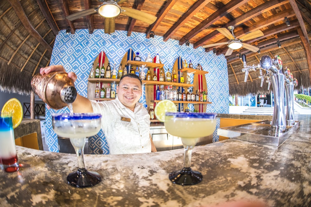 Hotel Bar