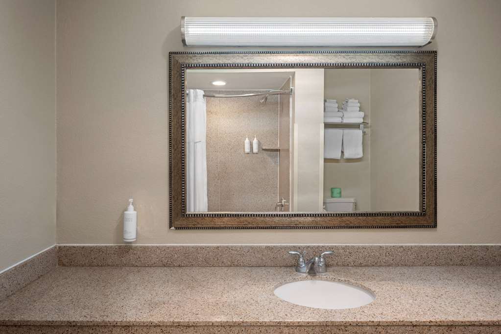 Days Inn by Wyndham Klamath Falls - photo 38