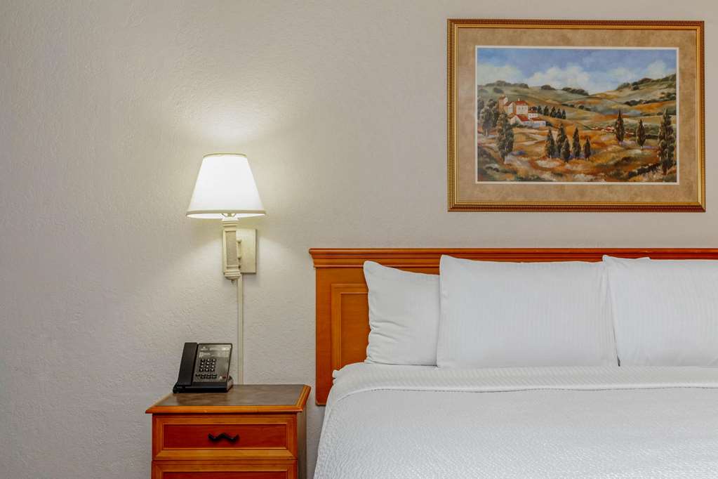 La Quinta Inn Tampa Bay Pinellas Park Clearwater - photo 21