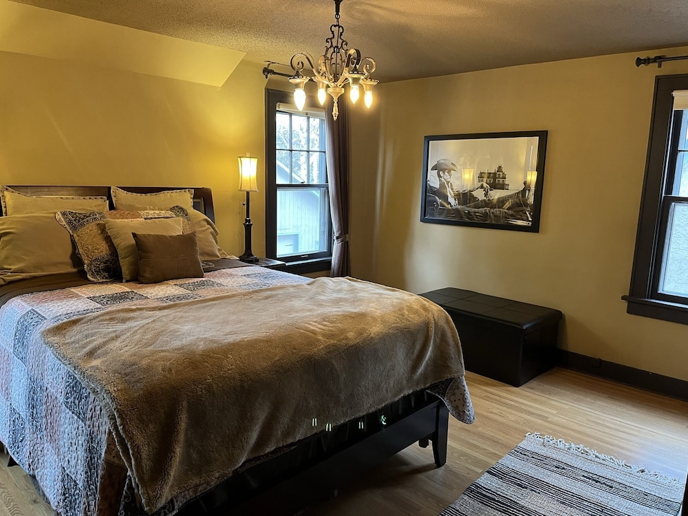 Historic Twin Tudors Inn - photo 12