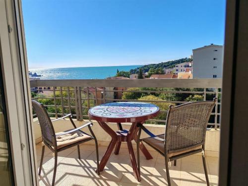 Adriatic Horizont Apartment — 4-Star Luxury Hotel in Petrovac Na Moru, Montenegro