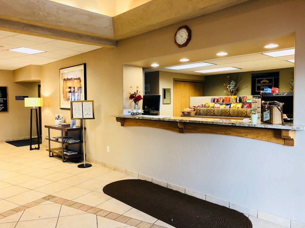 Broadway Inn Conference Center - photo 3