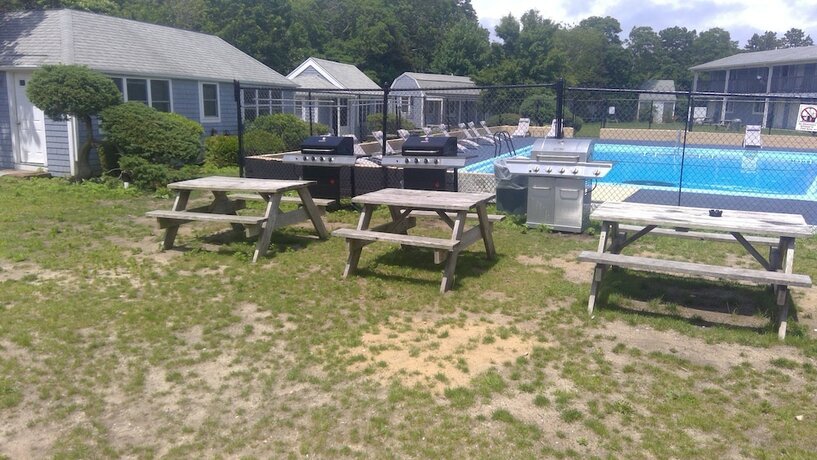 Village Green Motel - photo 4