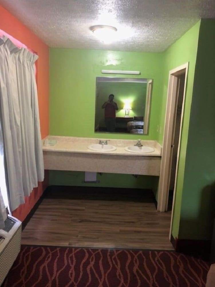 Red Roof Inn Radcliff Fort Knox - photo 6