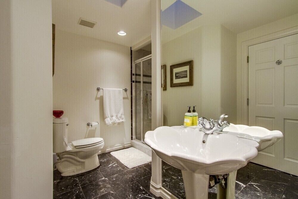 Surf House — 4-Star Luxury Hotel in Encinitas, United States