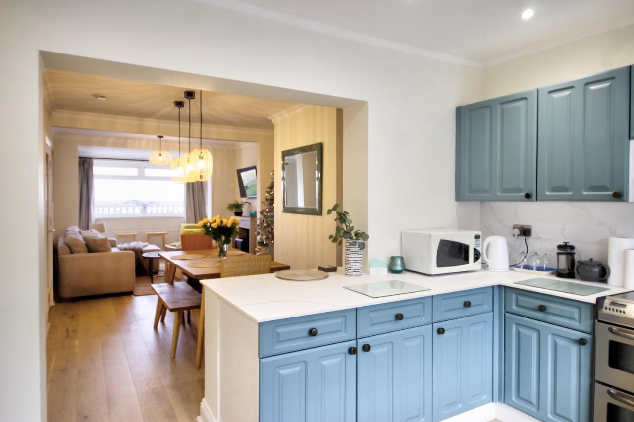 Amazing sea views and hot tub in Amble, United Kingdom