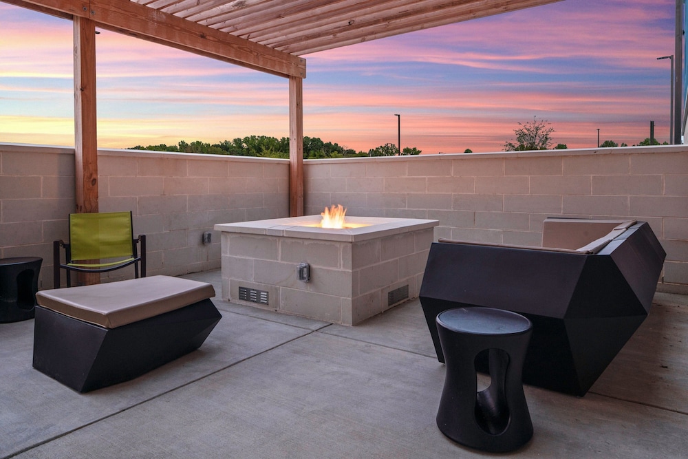 SpringHill Suites by Marriott Charlotte Airport Lake Pointe - photo 16