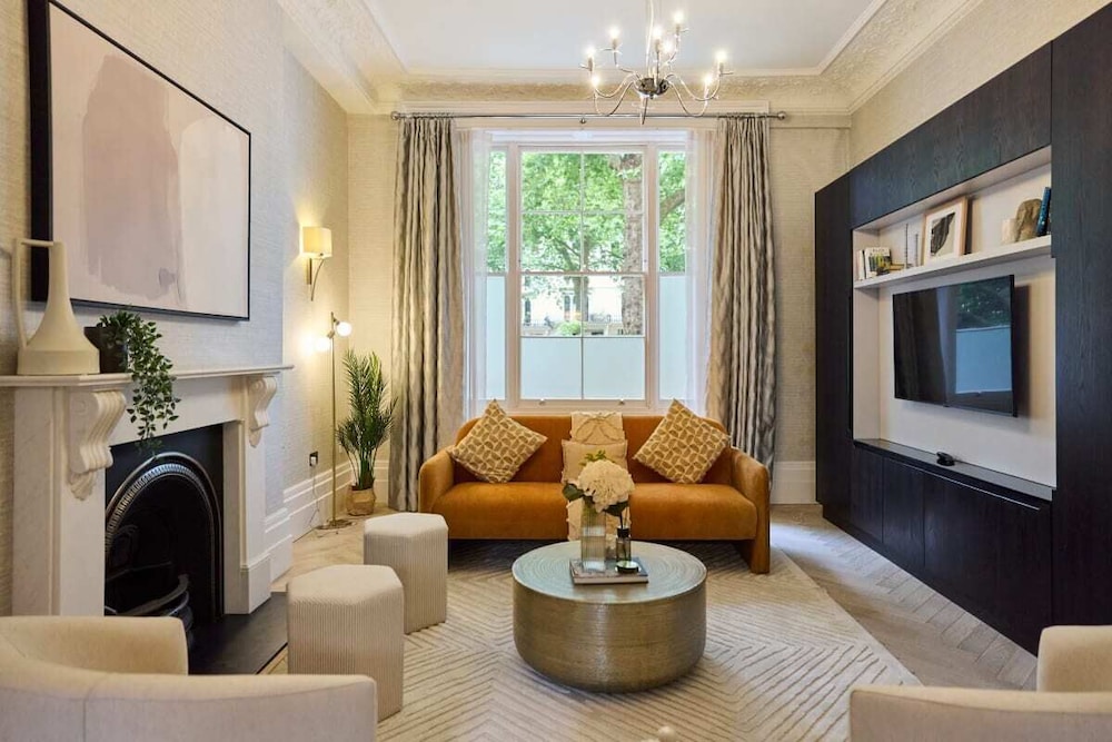 The Bayswater Retreat Adorable 3BDR Flat with Balcony — 4-Star Luxury Hotel in London, United Kingdom