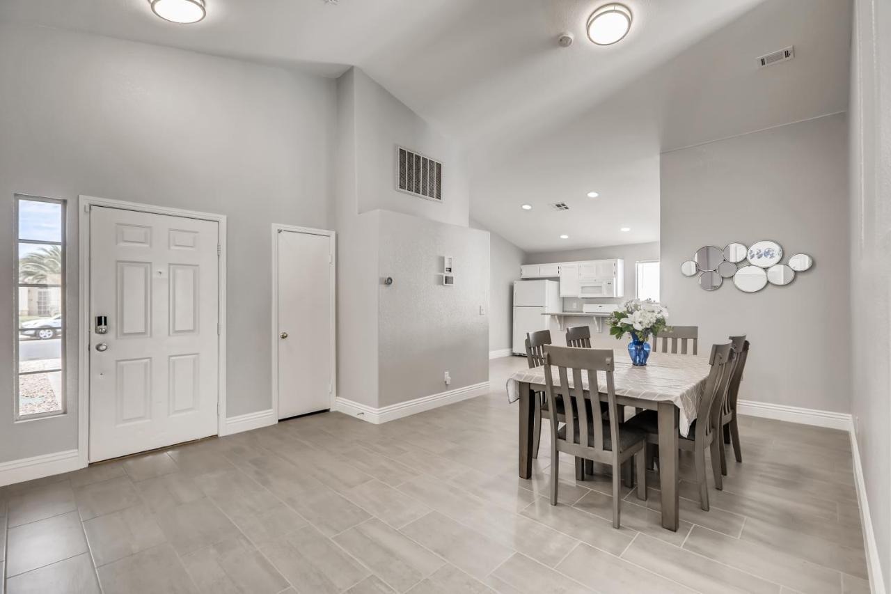 Luxurious House with a Pool Spa And Patio Sleeps 6 Comfortably