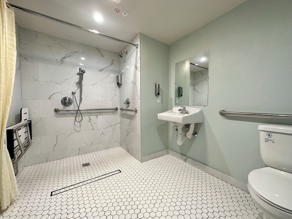 Express Inn & Suites - photo 19