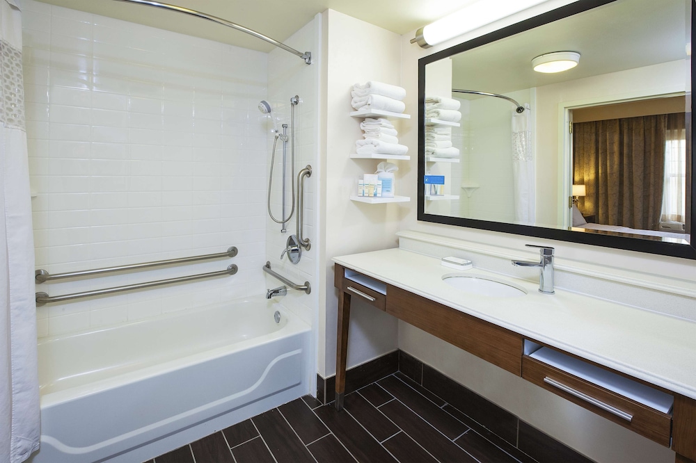 Hampton Inn & Suites Providence Warwick Airport - photo 12
