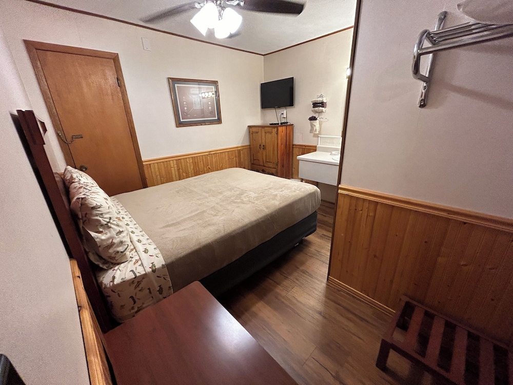 Hunter's Friend Resort - photo 32