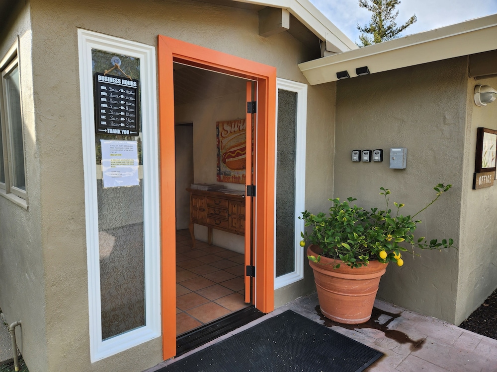 Contenta Inn - photo 47