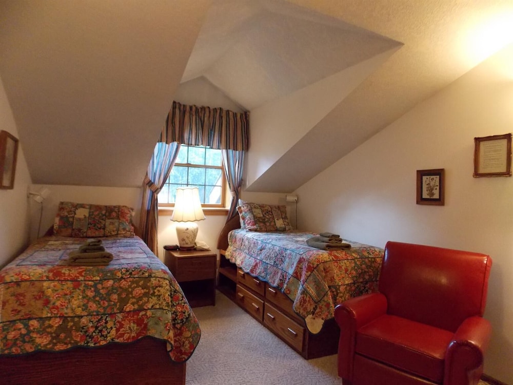 7 Gables Inn & Suites - photo 21