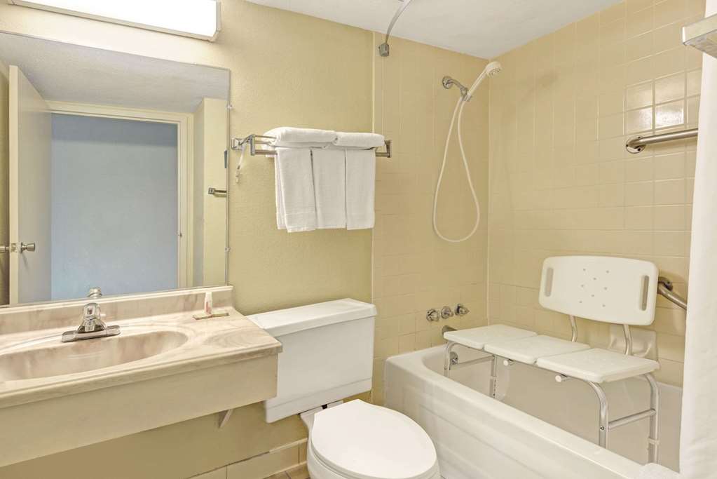 Super 8 by Wyndham Indianapolis South - photo 14