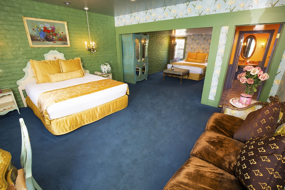 Madonna Inn - photo 32