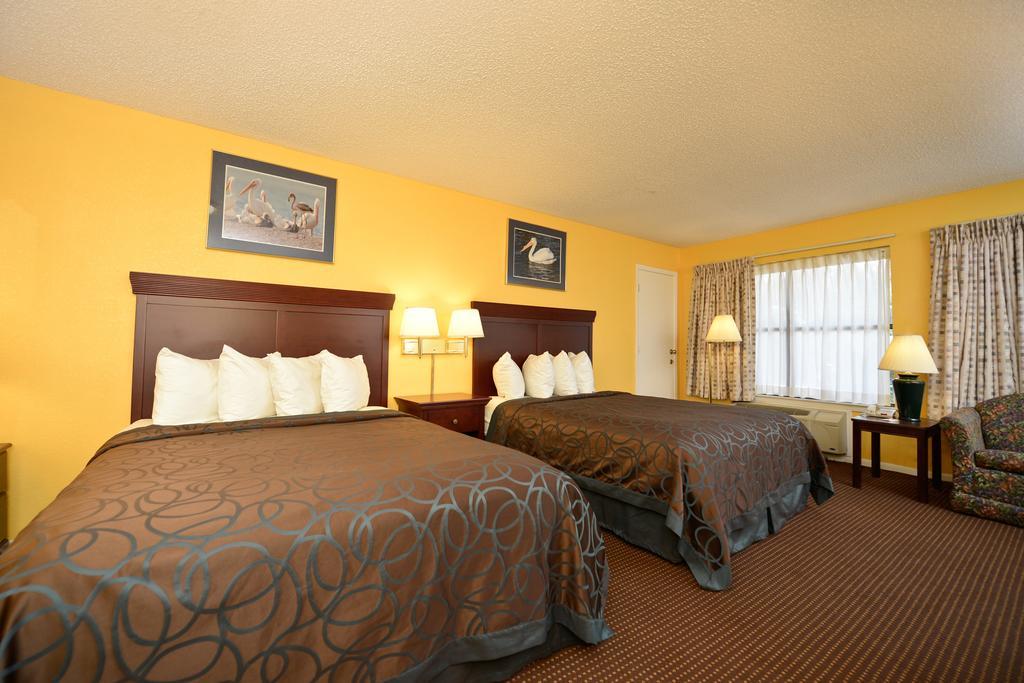 Econo Lodge Inn & Suites Fulton Rockport - photo 5