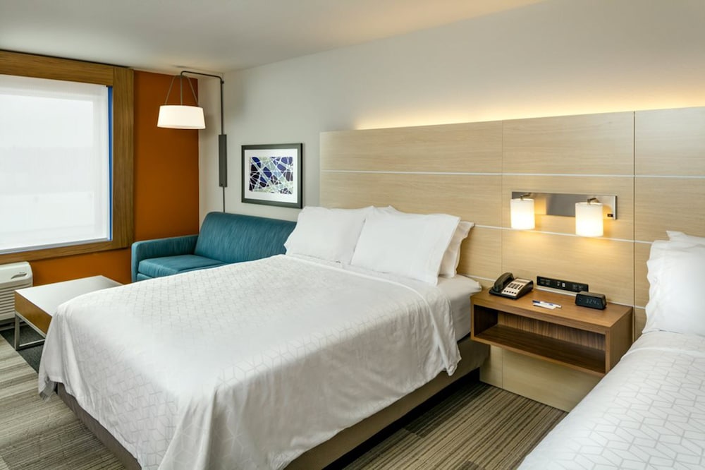 Holiday Inn Express & Suites Medford by IHG - photo 14