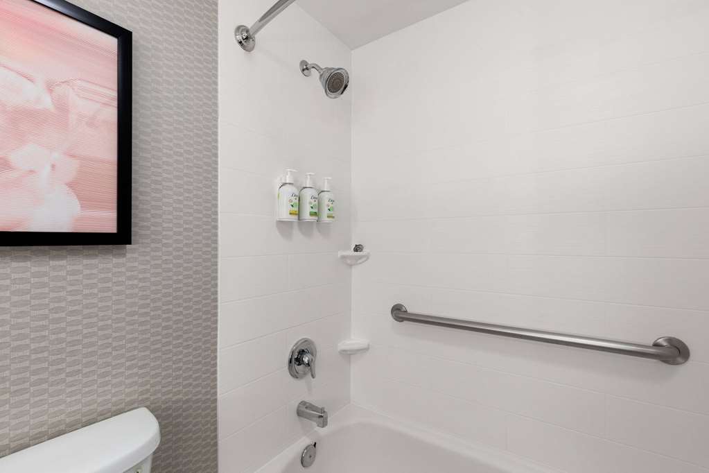 La Quinta Inn & Suites by Wyndham Knoxville Papermill - photo 29