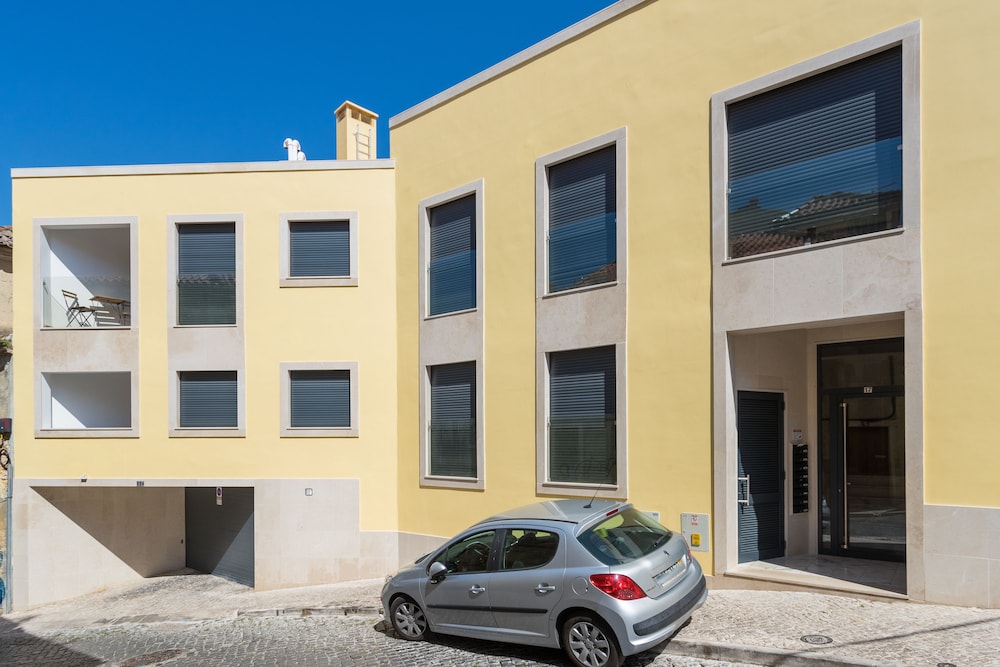 Alfama Lounge Three Bedroom Apartment w River View and Parking by L — 4-Star Luxury Hotel in Lisbon, Portugal