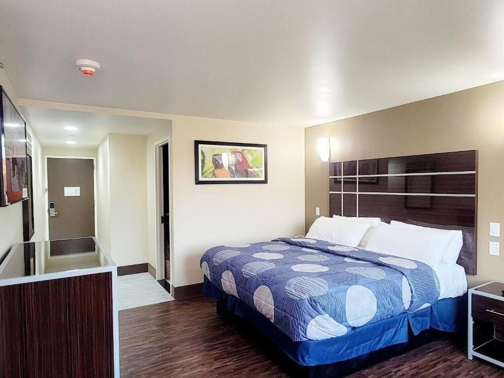 Brooklyn Broadway Hotel - photo 13
