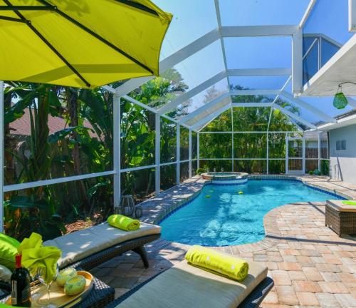 Contemporary Pool Villa I Pool & Jacuzzi Nearby Beach — 4-Star Luxury Hotel in Venice, United States