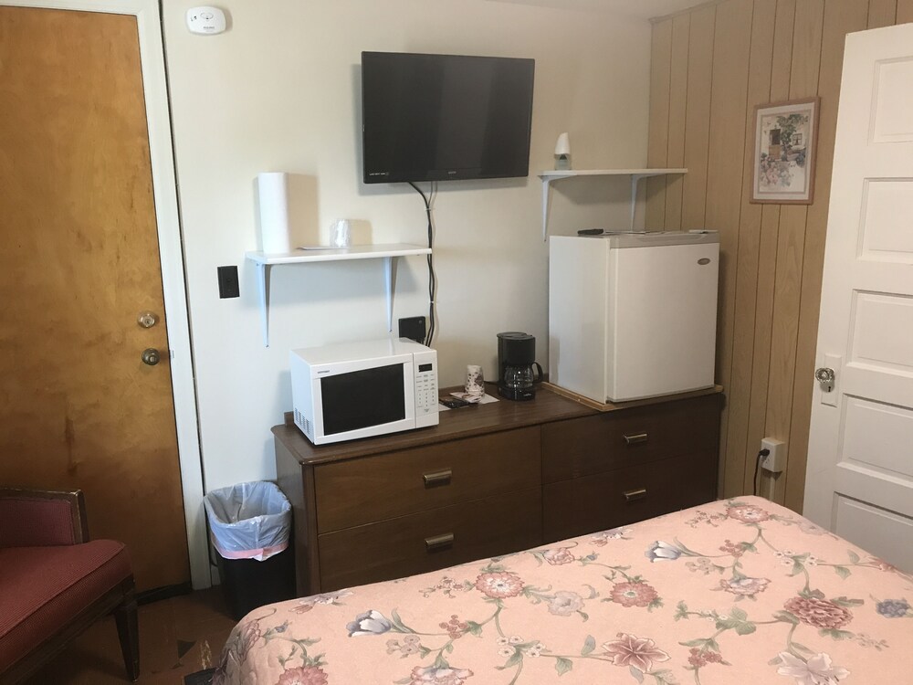 The Evergreen Motel - photo 34