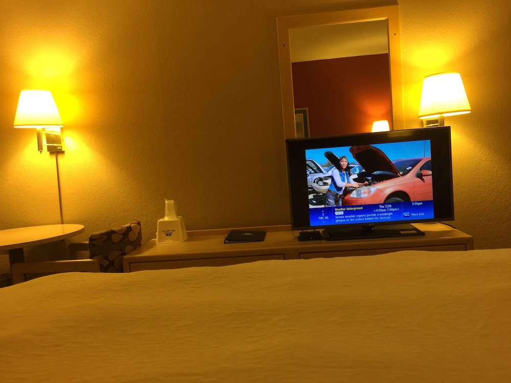 Americas Best Value Inn Garden City - photo 12