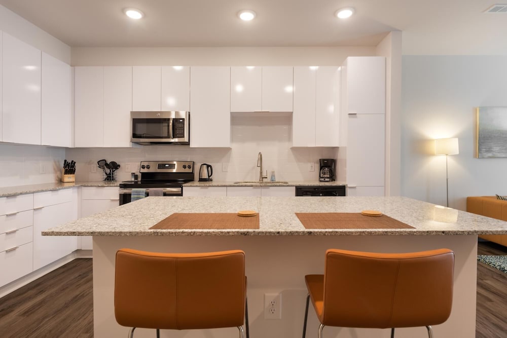 S1bk Affordable Hotel alternative Perfect for Long Term Stay Near Whole Foods
