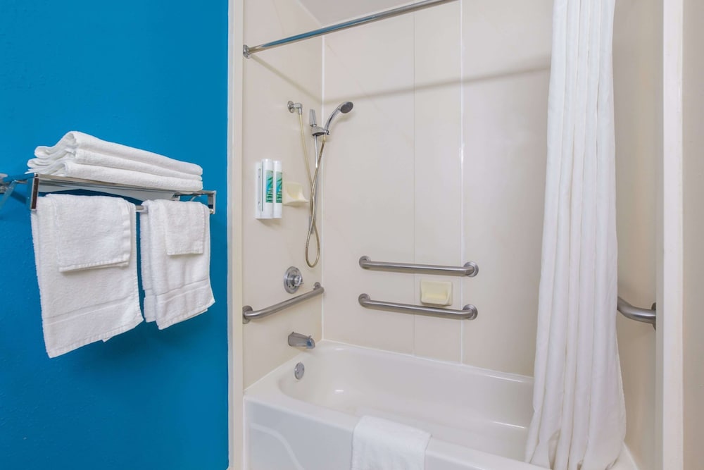 1 Life Studio and Suites - photo 26