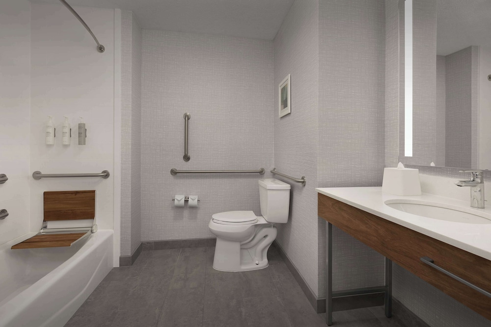 Hampton Inn Waterloo Cedar Valley - photo 33