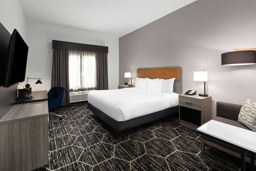 La Quinta Inn & Suites by Wyndham Meridian - photo 15