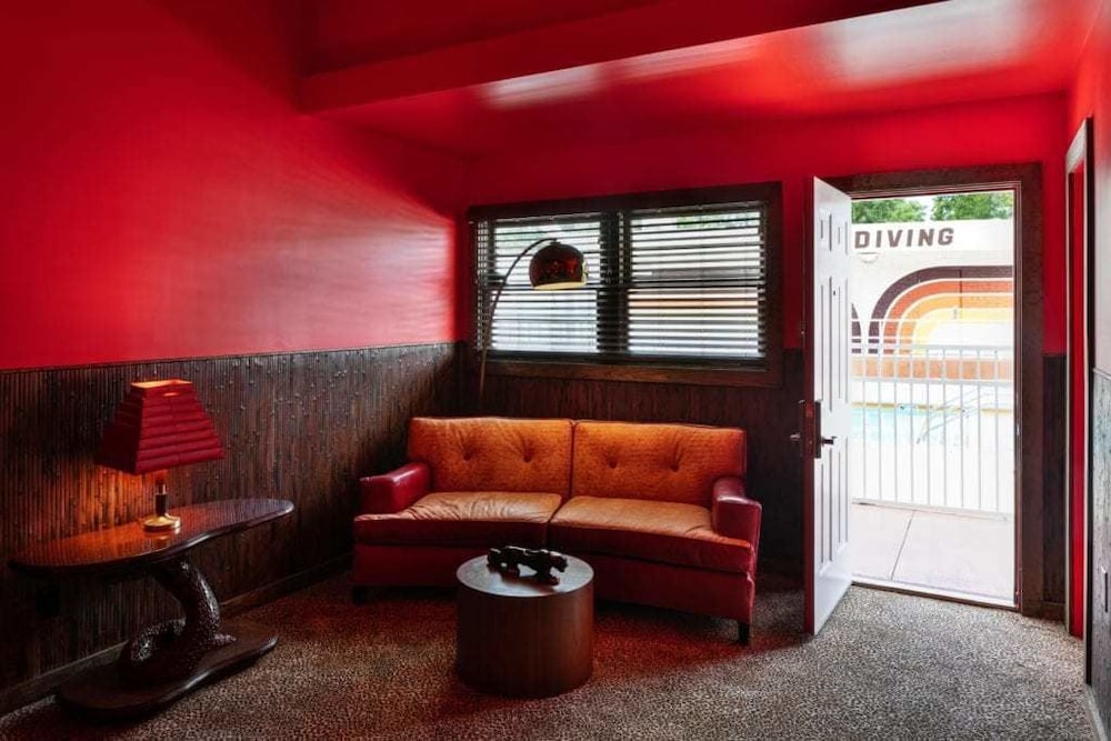 The Dive Motel & Swim Club - photo 8