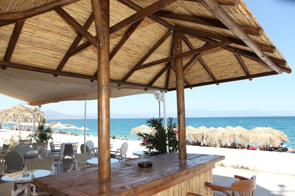 Mantas Seaside Boutique Hotel — hotel in Agioi Theodoroi