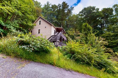 Villa Zara Mountain Retreat — 4-Star Luxury Hotel in Banner Elk, United States