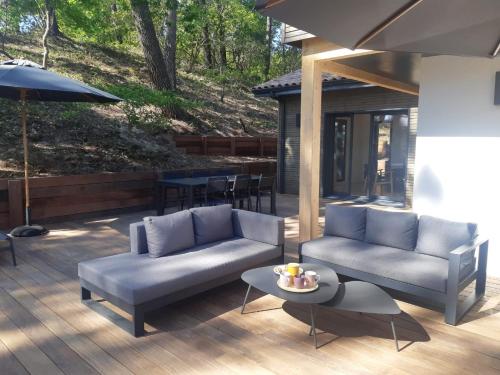 AgrAcable Villa Domaine du Golf Piscine CHAUFFEE — 4-Star Luxury Hotel in Biscarrosse, France