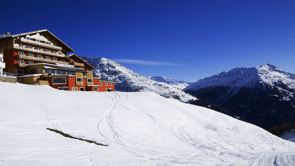 Hotel Alpenfriede — 4-Star Luxury Hotel in Soelden, Austria