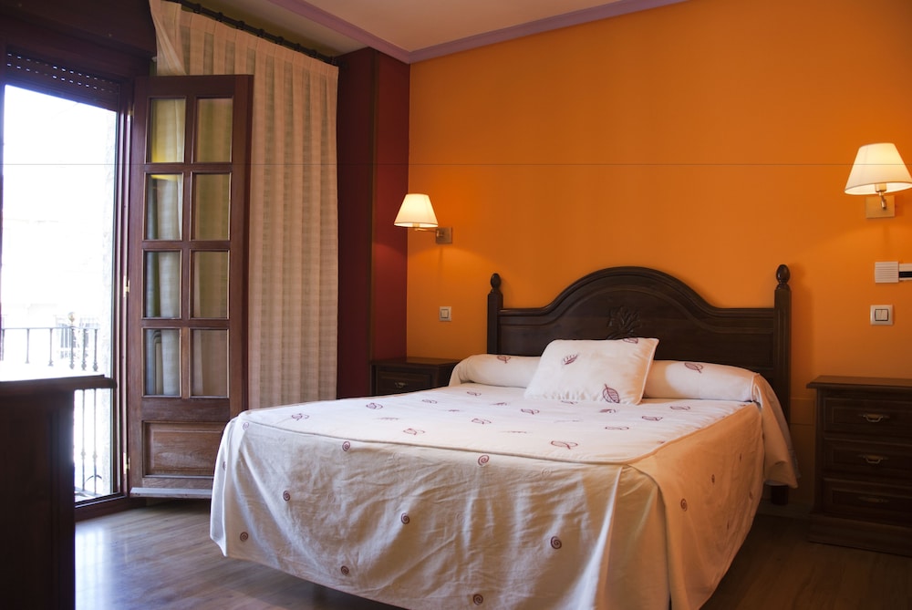 Hotel Rural Tierra de Lobos — hotel in Puebla De Sanabria